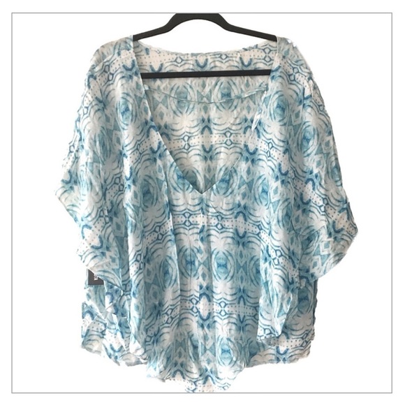 NEW Plus Size Flutter Sleeve V Back Printed Blouse Size 1X - Picture 4 of 5